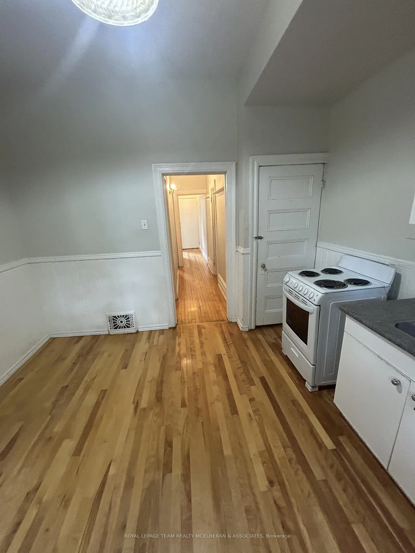 Photo 10 of Unit B, 178 Second Avenue, Ottawa, Glebe — HOMEH