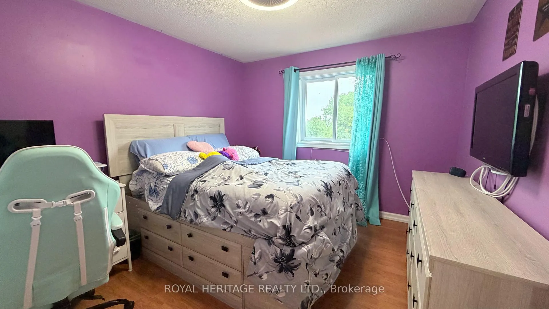 Photo 17 of 23 Hooper Square, Clarington, Bowmanville — HOMEH