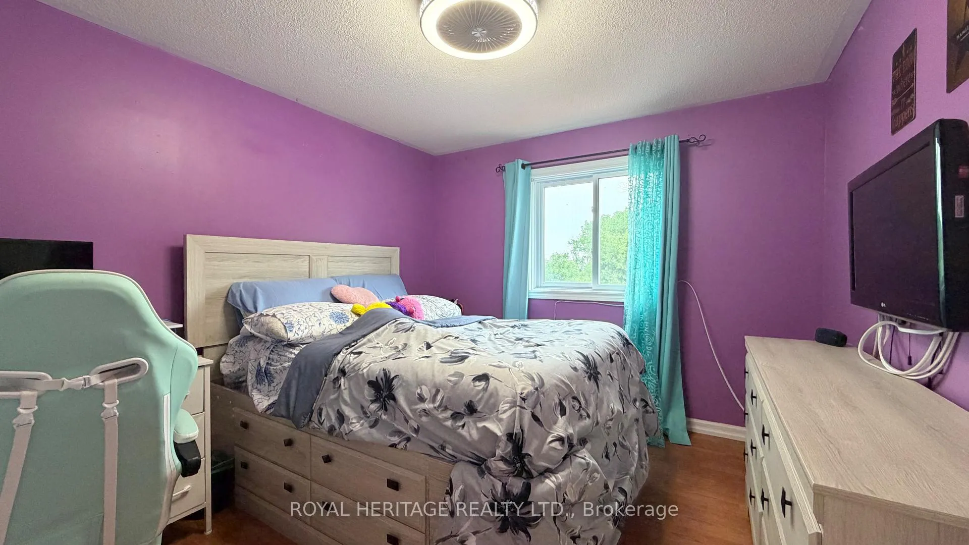 Photo 18 of 23 Hooper Square, Clarington, Bowmanville — HOMEH