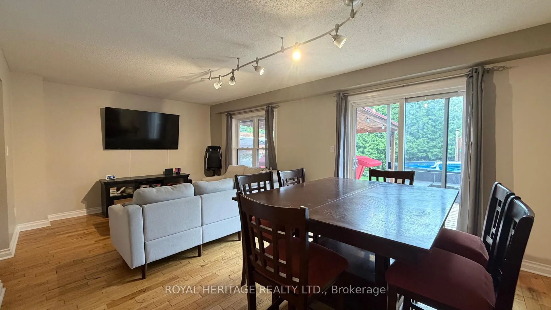Photo 31 of 23 Hooper Square, Clarington, Bowmanville — HOMEH