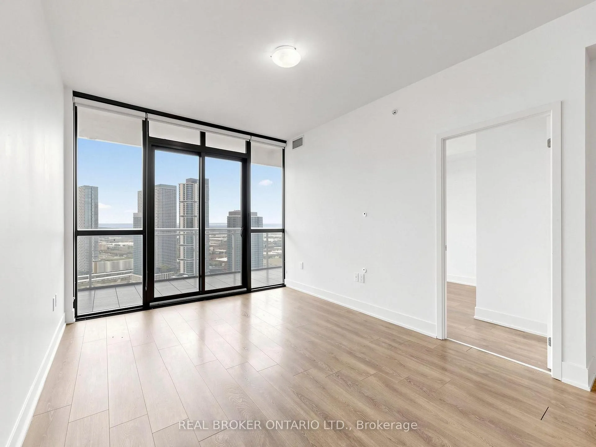 Photo 13 of Unit 3305, 2908 Highway 7 Road, Vaughan, Concord — HOMEH