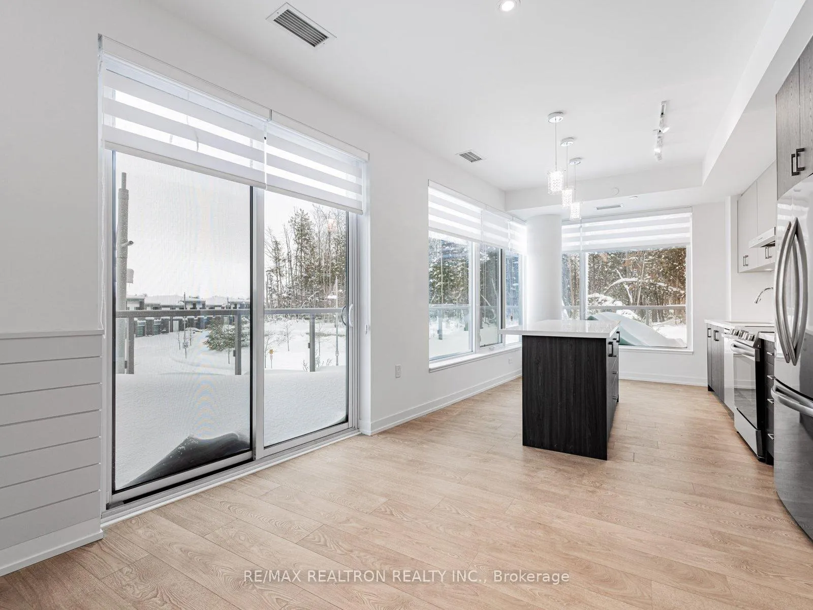 Front of Unit 260, 333 Sunseeker Avenue