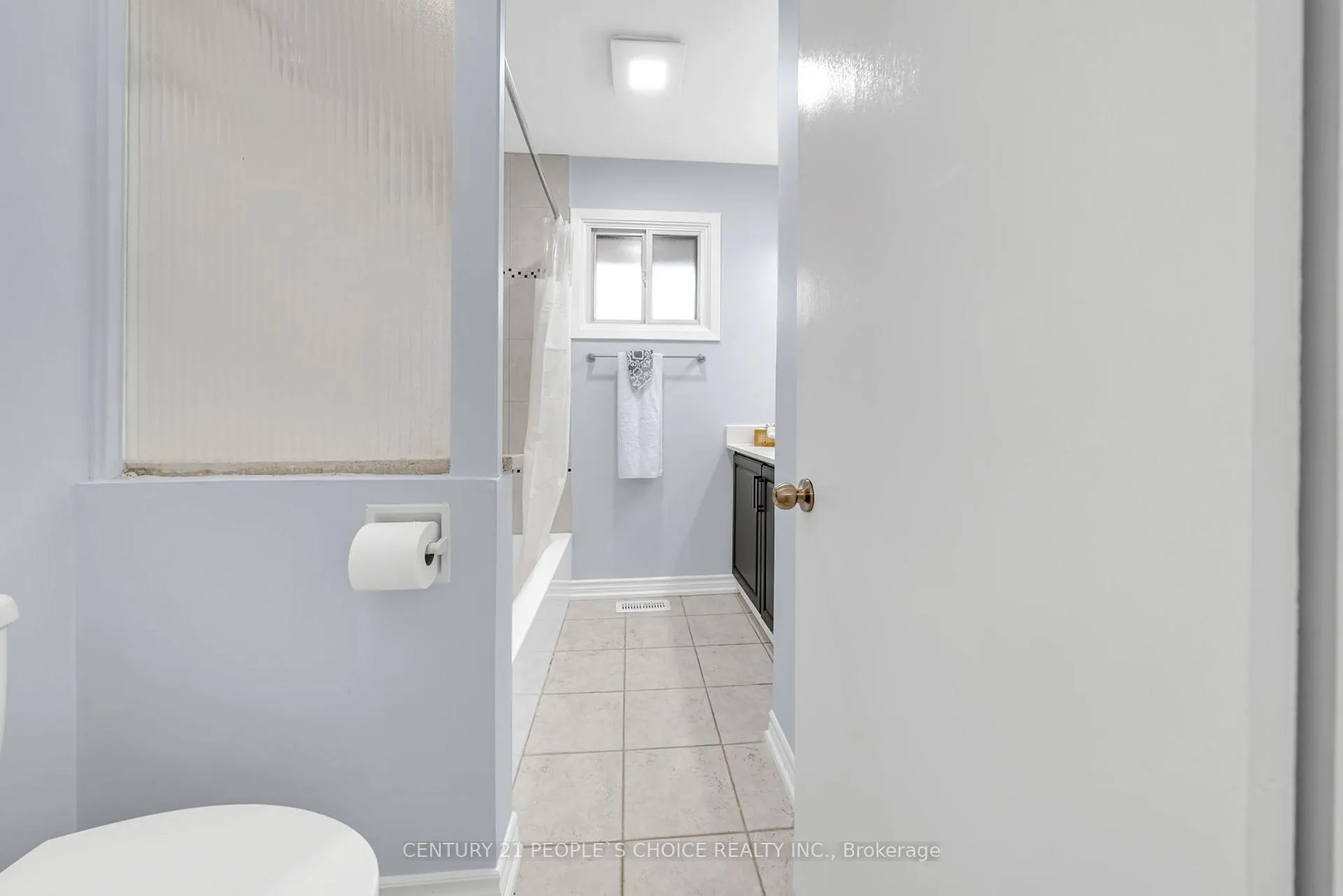 Photo 11 of 586 Central Pk Boulevard N, Oshawa, O'Neill — HOMEH