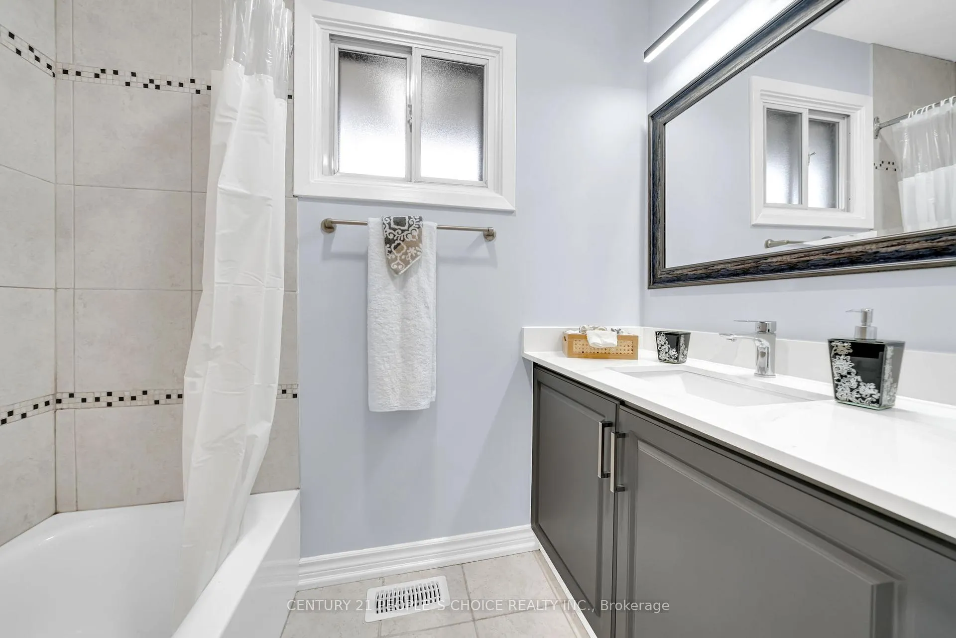Photo 12 of 586 Central Pk Boulevard N, Oshawa, O'Neill — HOMEH