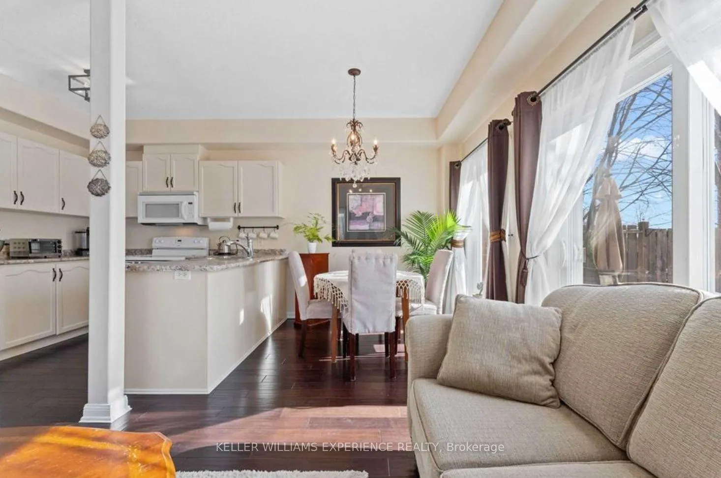 Photo 4 of Unit 16, 488 Yonge Street, Barrie, Painswick North — HOMEH