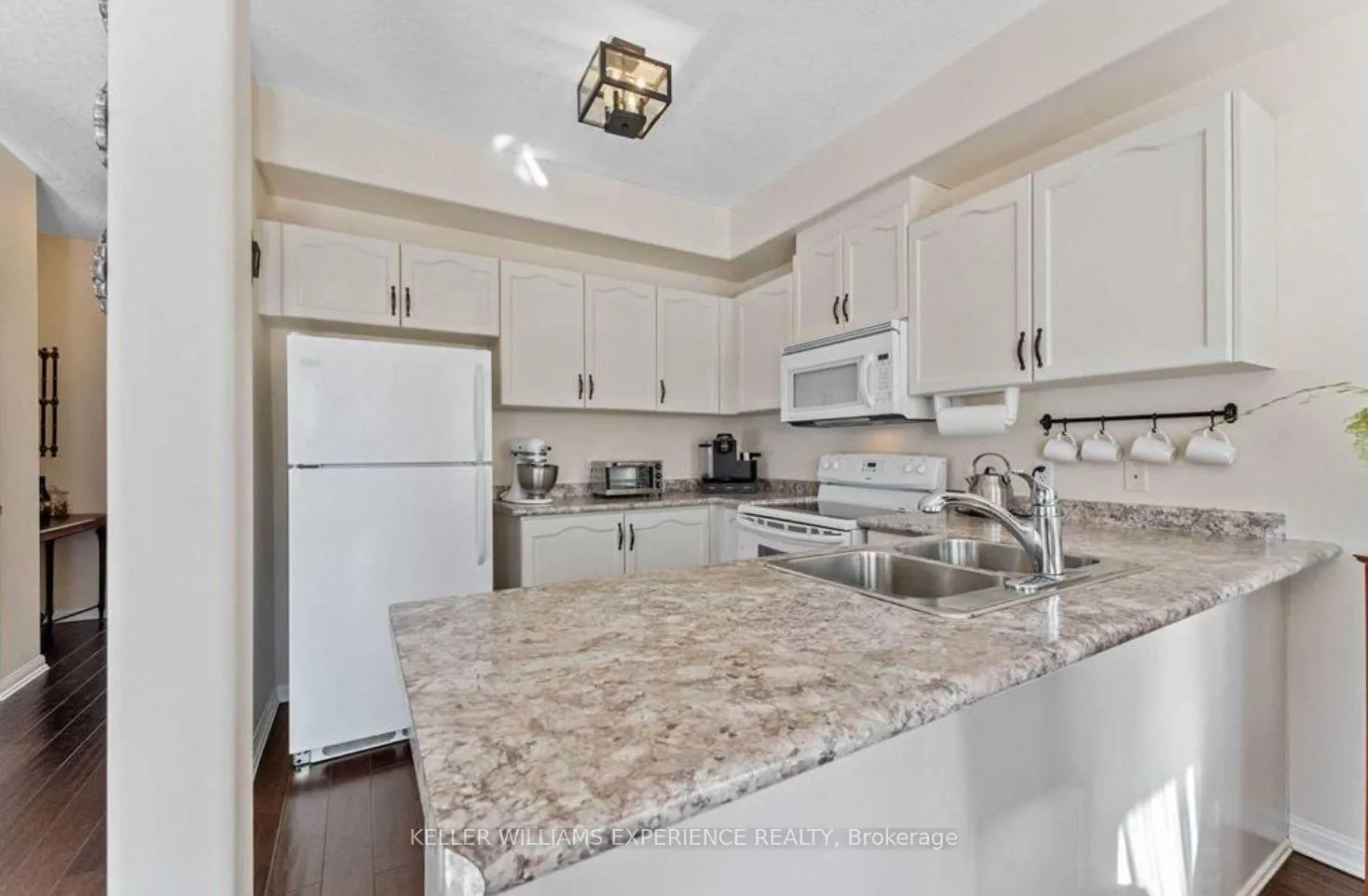 Photo 5 of Unit 16, 488 Yonge Street, Barrie, Painswick North — HOMEH