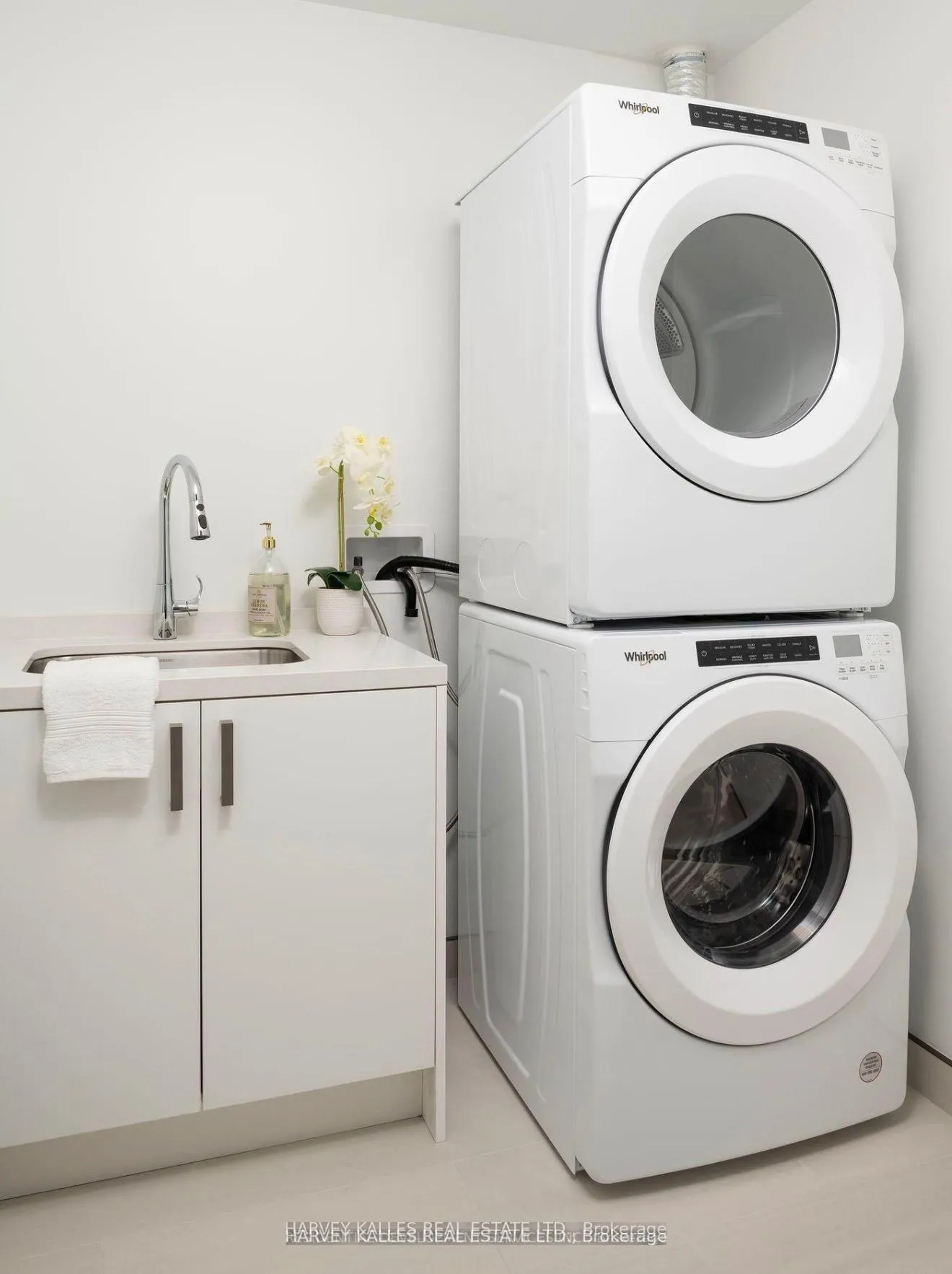 Photo 11 of Unit 403, 1 Strathgowan Avenue, Toronto, Lawrence Park North — HOMEH