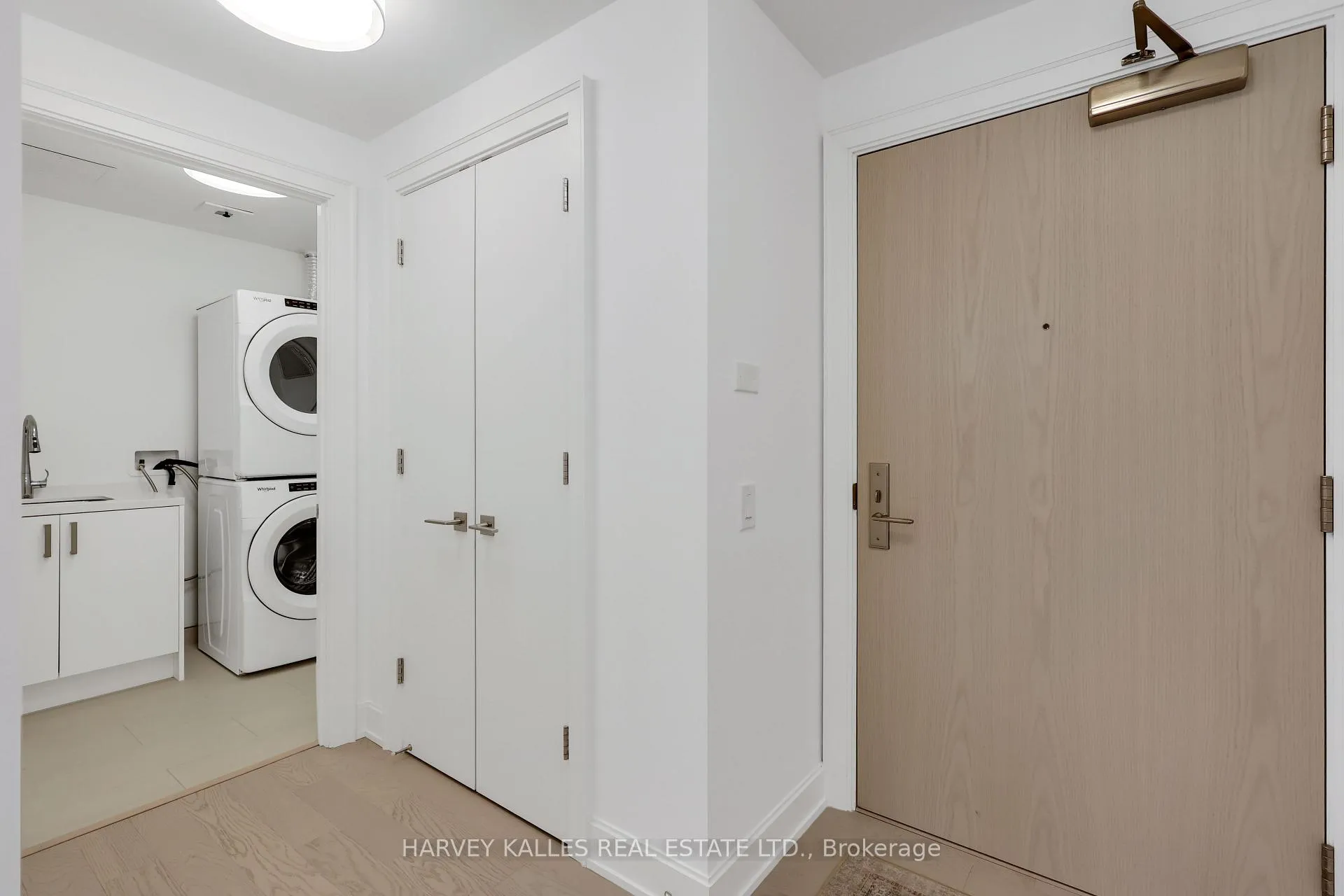 Photo 12 of Unit 403, 1 Strathgowan Avenue, Toronto, Lawrence Park North — HOMEH