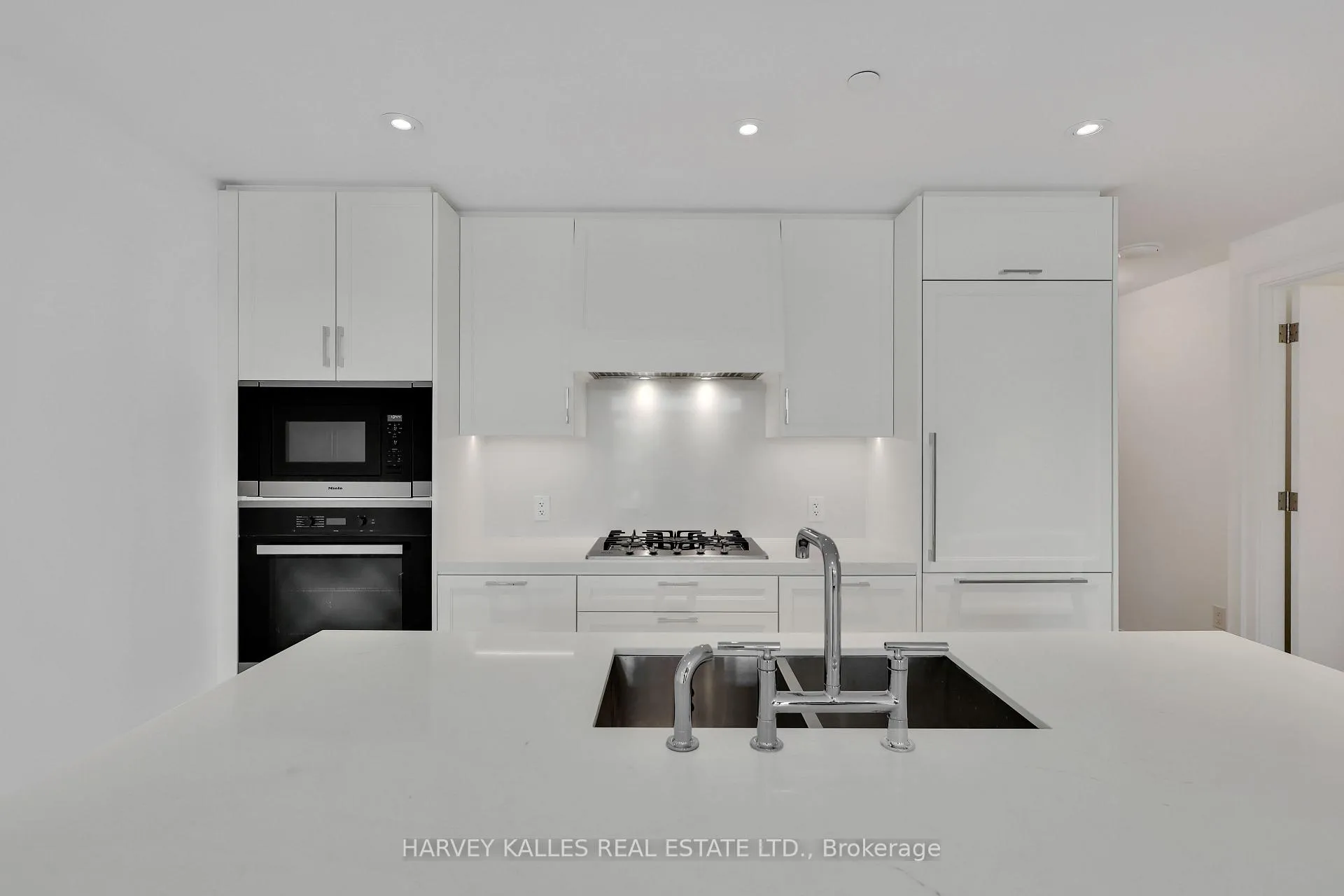 Photo 13 of Unit 403, 1 Strathgowan Avenue, Toronto, Lawrence Park North — HOMEH