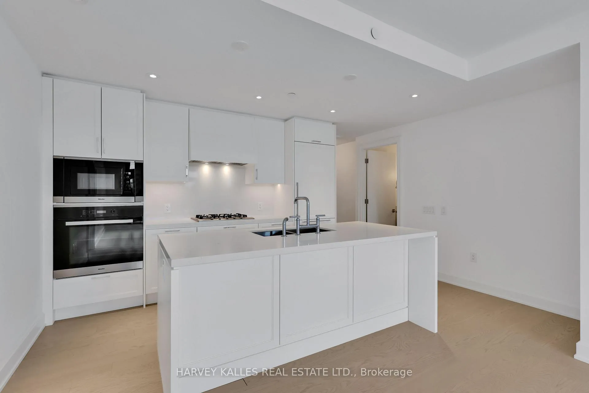Photo 14 of Unit 403, 1 Strathgowan Avenue, Toronto, Lawrence Park North — HOMEH