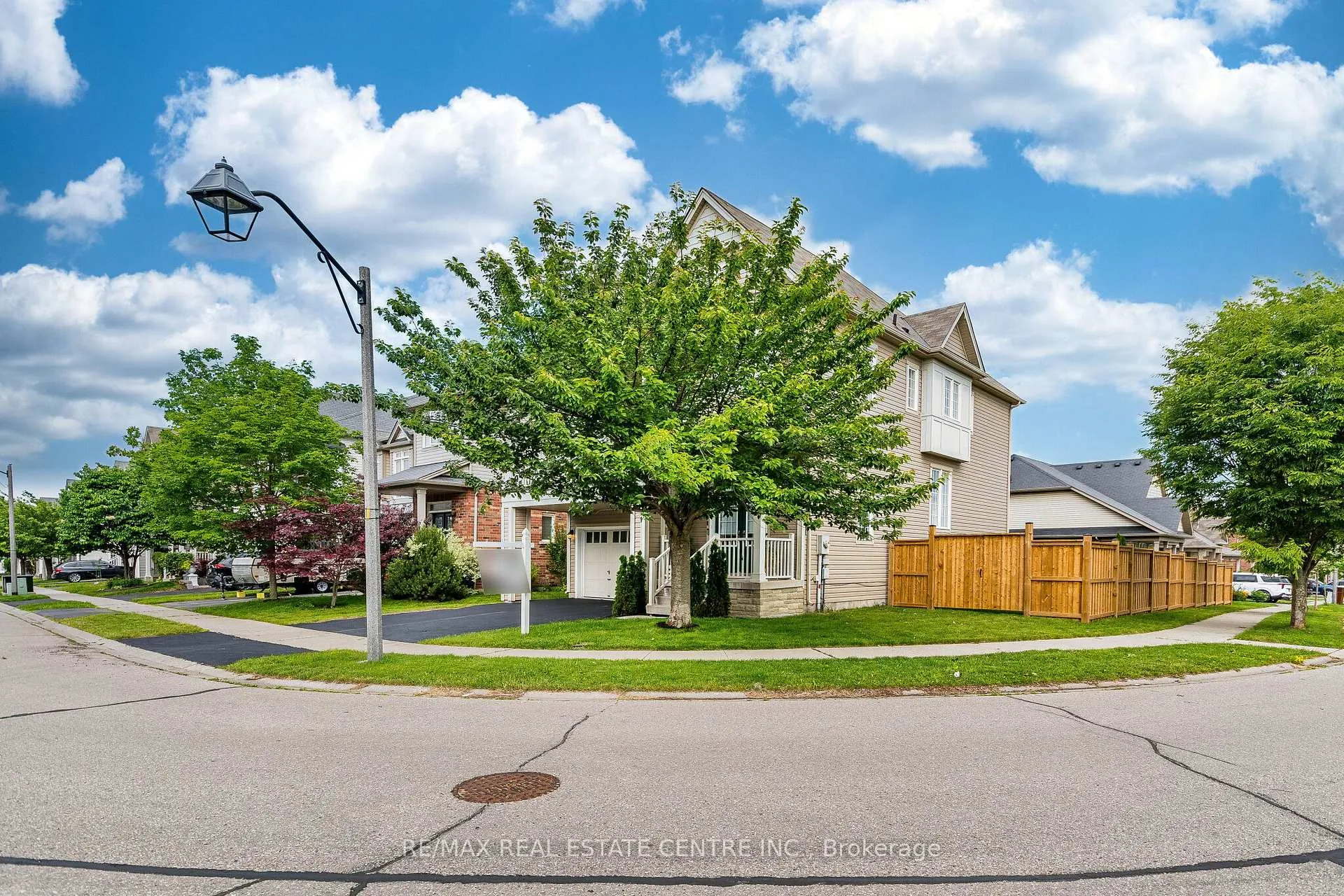 Photo 3 of 78 Lambert Crescent, Brantford, Empire — HOMEH
