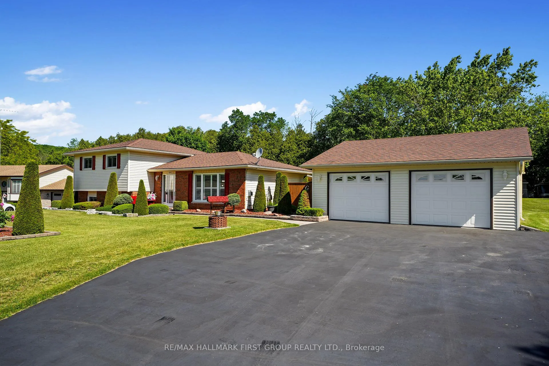 Photo 2 of 8266 Albert Court, Hamilton Township, Rural Hamilton — HOMEH