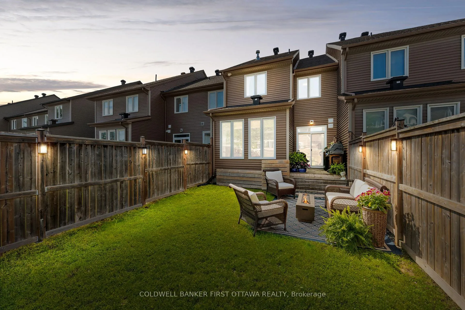 Photo 2 of 310 Fergus Crescent, Ottawa, Barrhaven - Cedargrove/Fraserdale — HOMEH