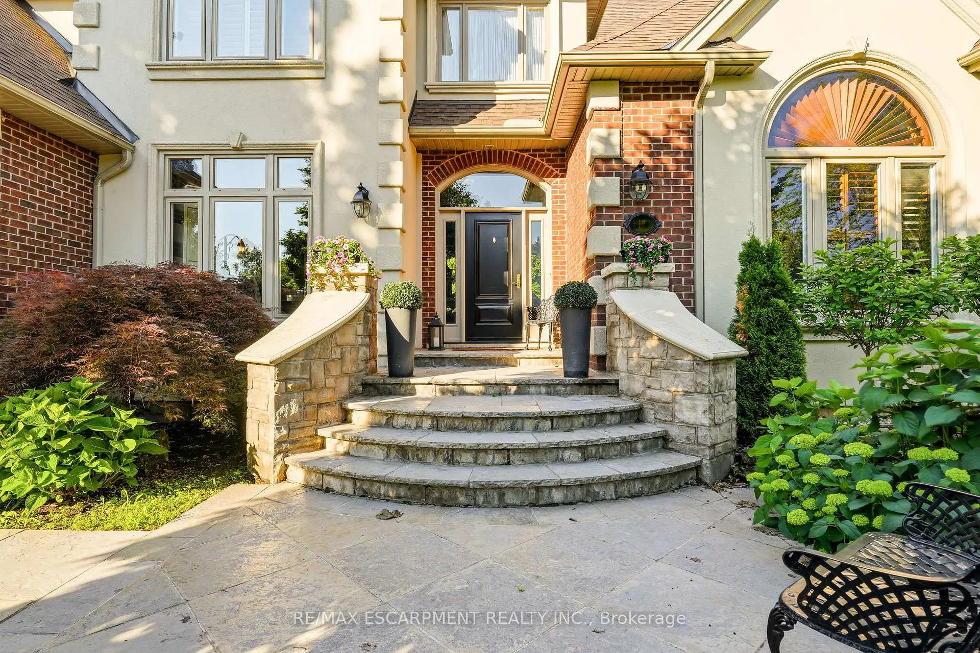 Photo 3 of 1111 Crofton Way, Burlington, Tyandaga — HOMEH