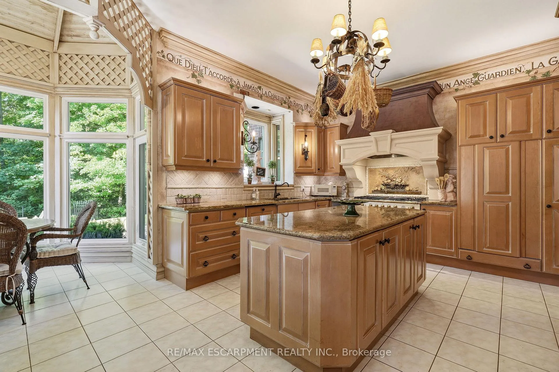 Photo 15 of 1111 Crofton Way, Burlington, Tyandaga — HOMEH