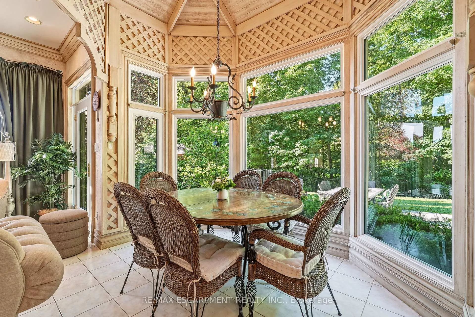 Photo 16 of 1111 Crofton Way, Burlington, Tyandaga — HOMEH
