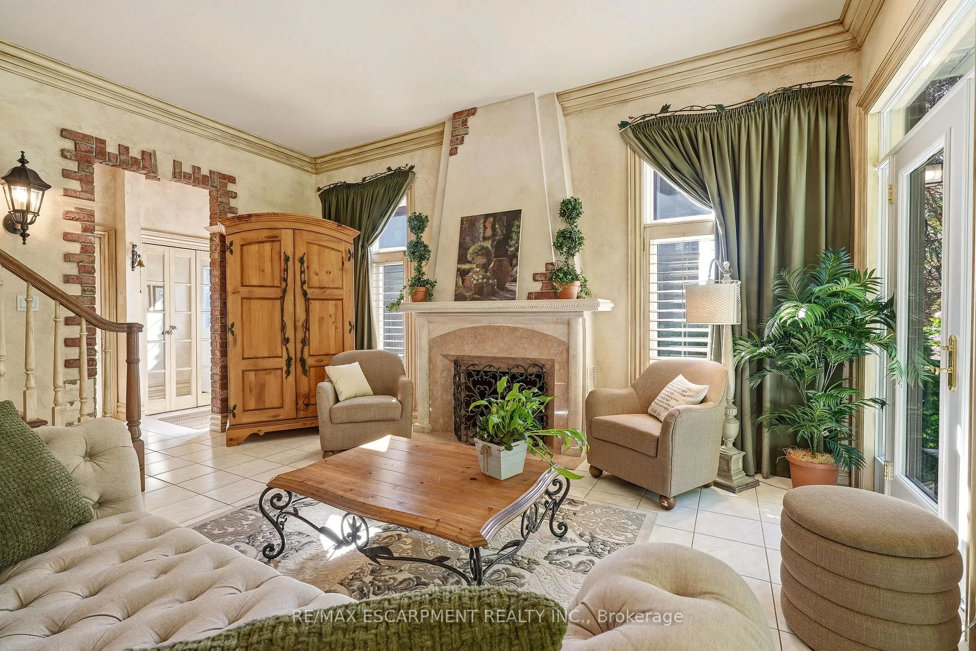 Photo 17 of 1111 Crofton Way, Burlington, Tyandaga — HOMEH