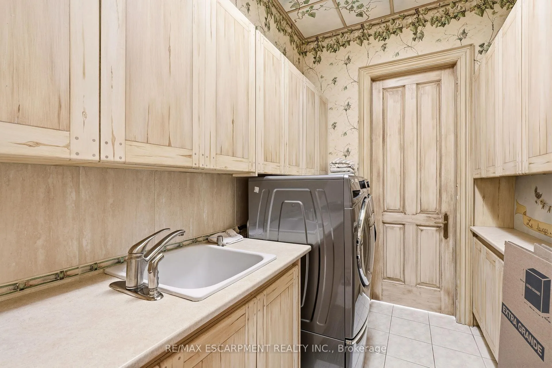 Photo 20 of 1111 Crofton Way, Burlington, Tyandaga — HOMEH