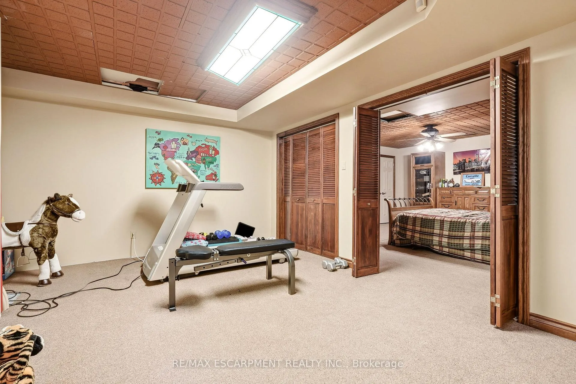Photo 32 of 1111 Crofton Way, Burlington, Tyandaga — HOMEH