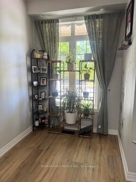 Photo 3 of 45 Northampton Boulevard, Hamilton, Stoney Creek — HOMEH