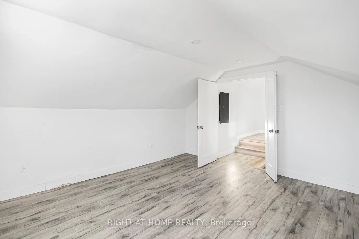 Photo 27 of 100 Green Mountain Road E, Hamilton, Rural Stoney Creek — HOMEH
