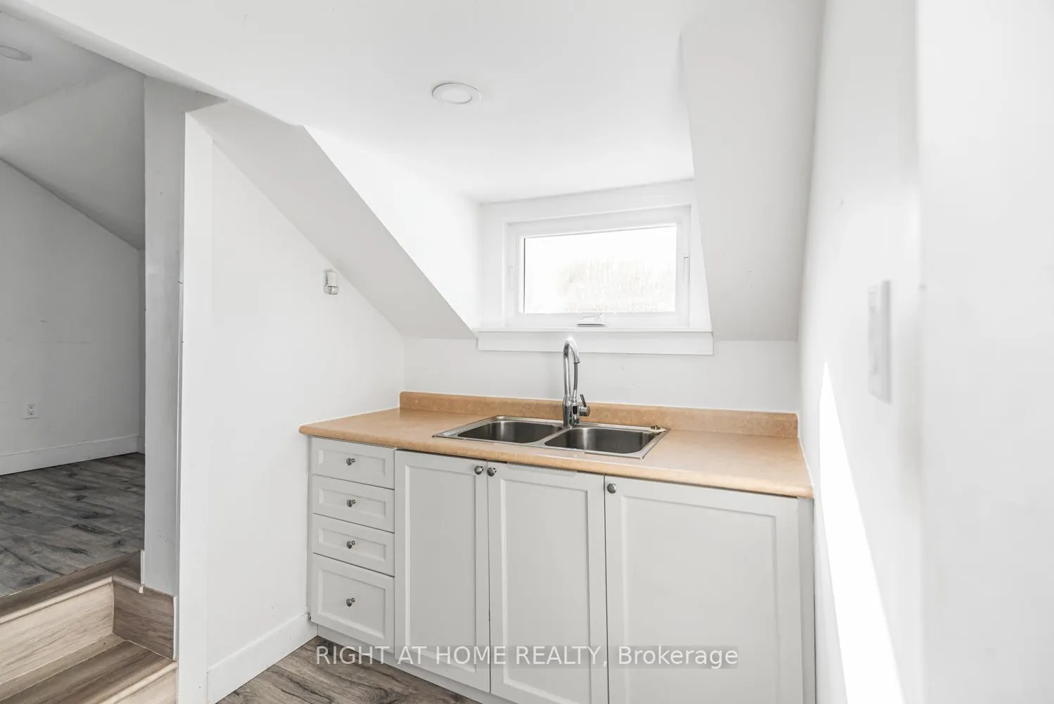 Photo 35 of 100 Green Mountain Road E, Hamilton, Rural Stoney Creek — HOMEH