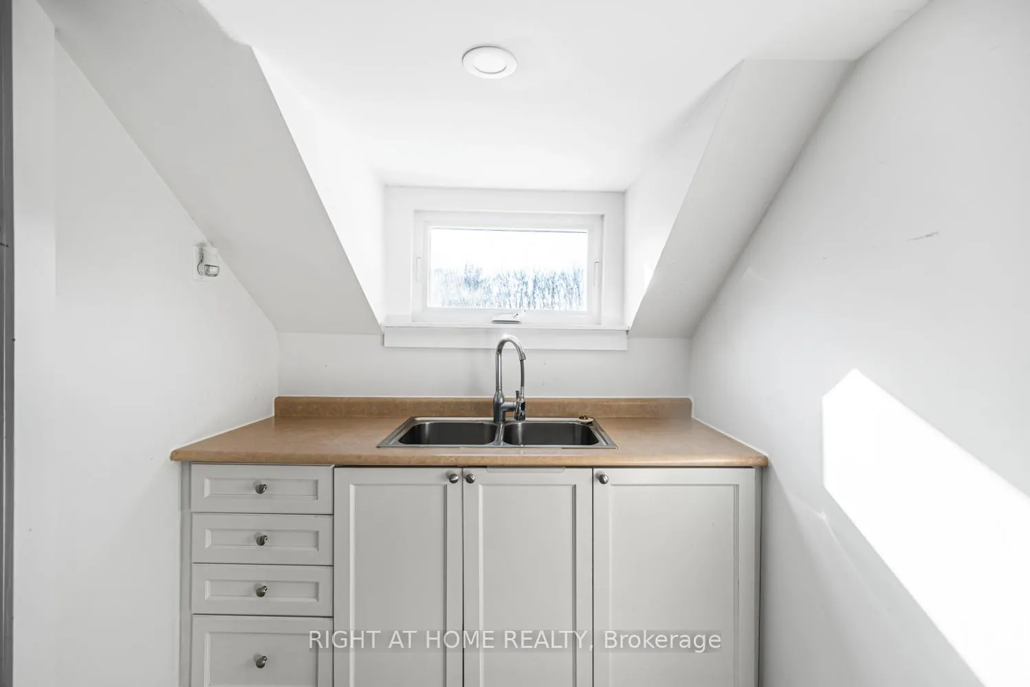 Photo 36 of 100 Green Mountain Road E, Hamilton, Rural Stoney Creek — HOMEH