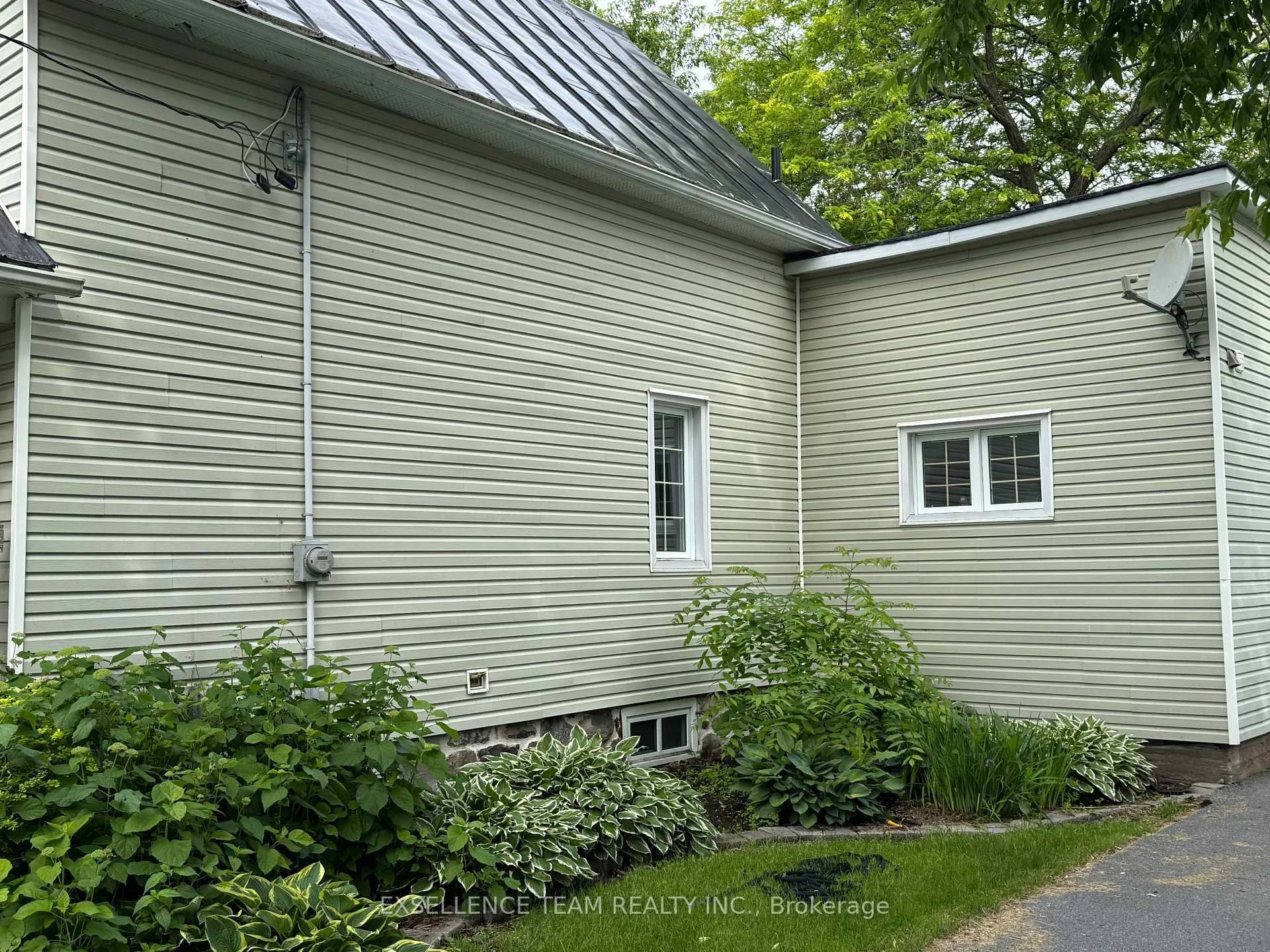 Photo 2 of 23 Mechanic Street E, North Glengarry, Maxville — HOMEH
