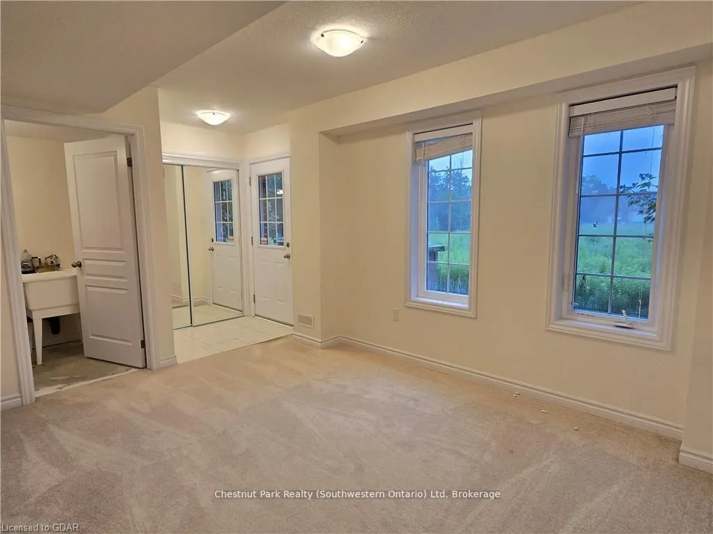 Photo 4 of Unit 41, 88 Decorso Drive, Guelph, Kortright East — HOMEH