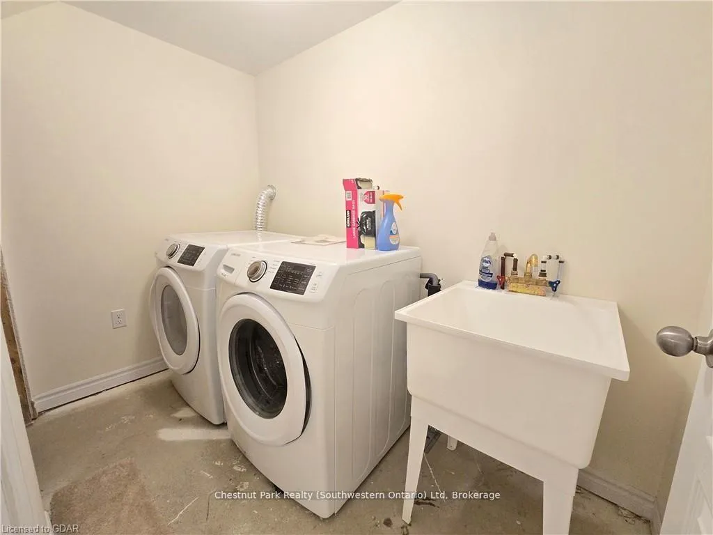 Photo 5 of Unit 41, 88 Decorso Drive, Guelph, Kortright East — HOMEH