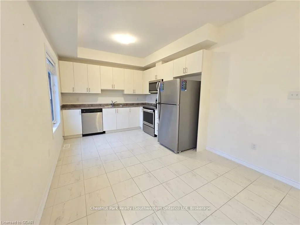Photo 8 of Unit 41, 88 Decorso Drive, Guelph, Kortright East — HOMEH