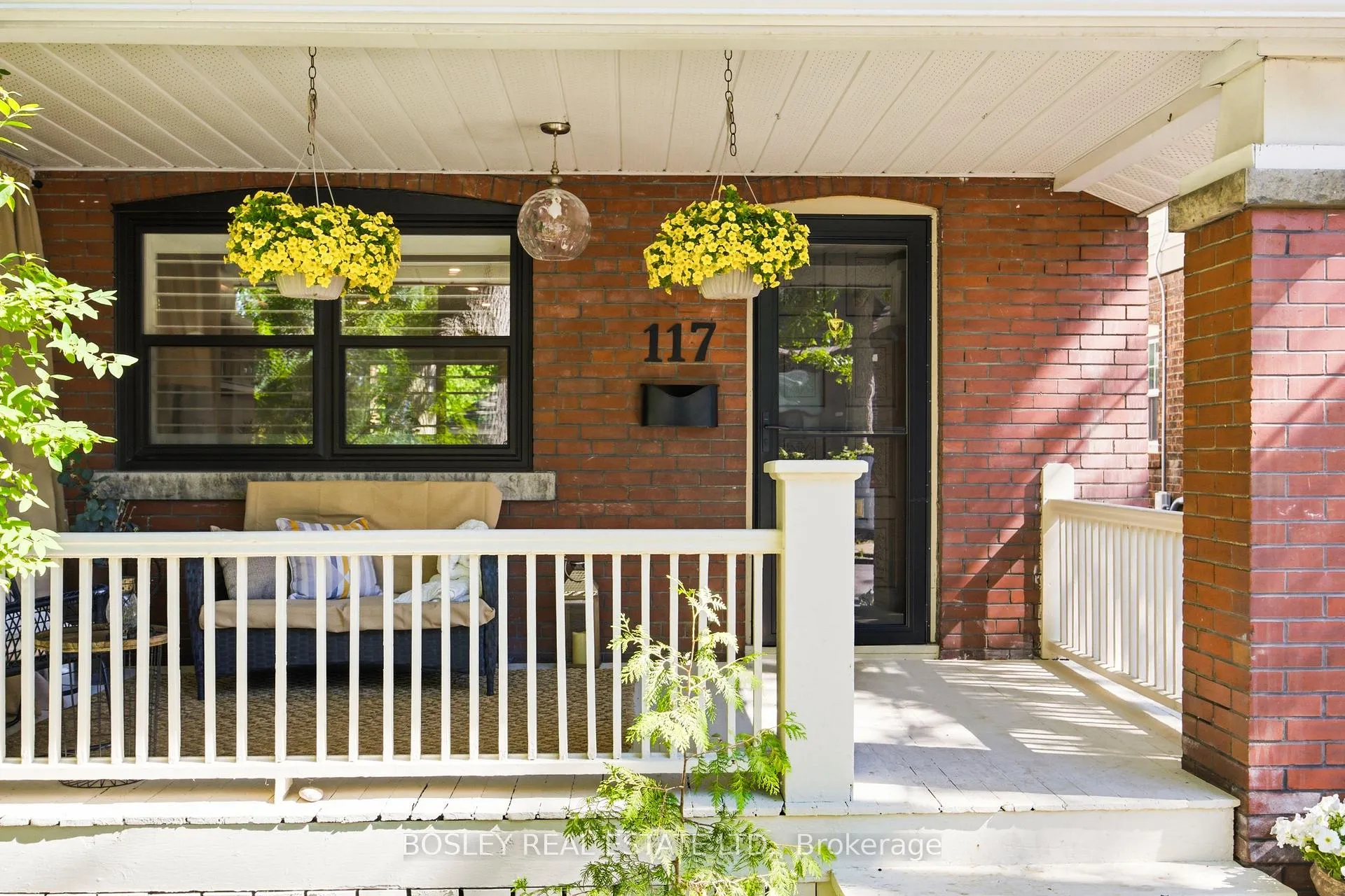 Photo 2 of 117 Oakcrest Avenue, Toronto, East End-Danforth — HOMEH