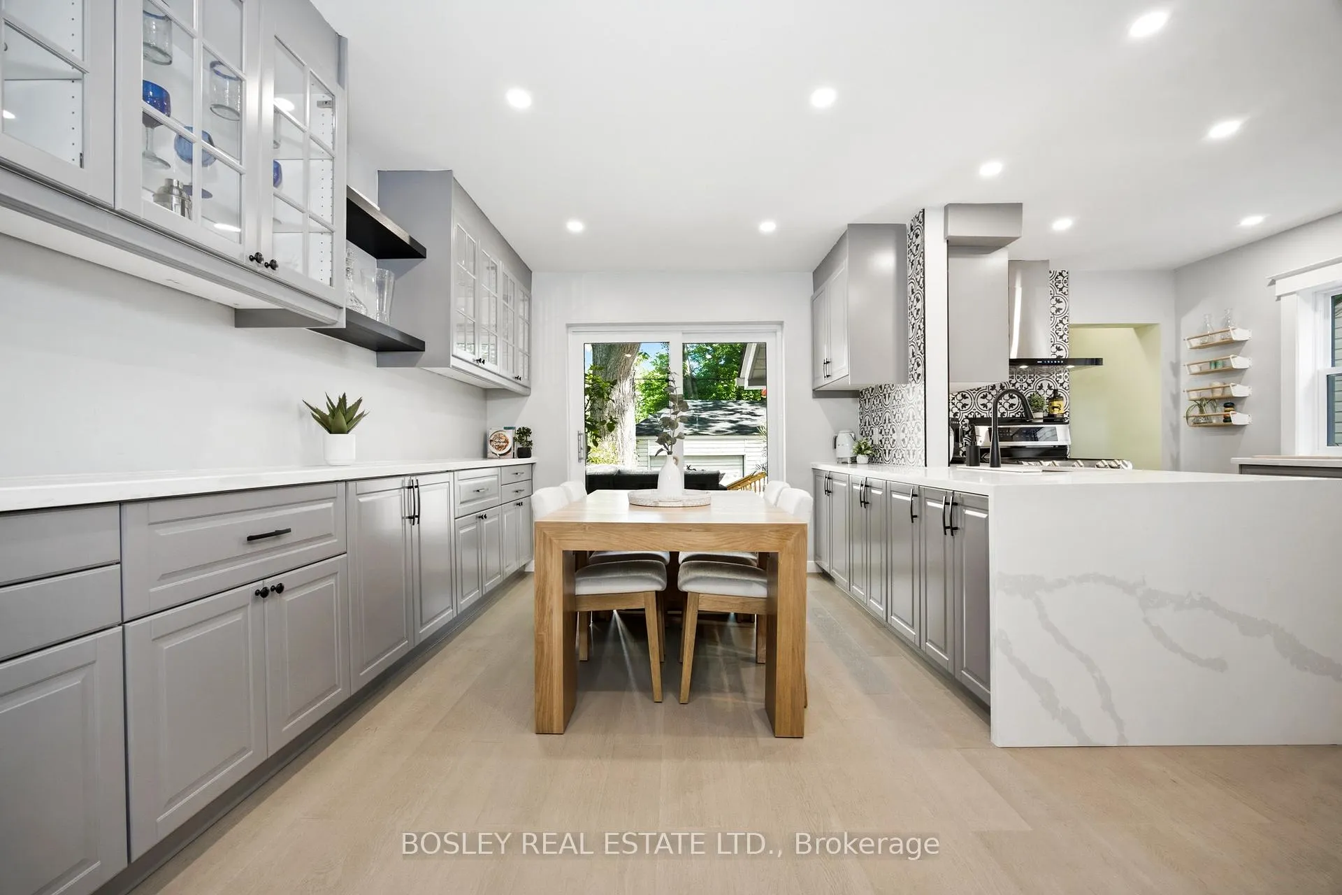 Photo 10 of 117 Oakcrest Avenue, Toronto, East End-Danforth — HOMEH