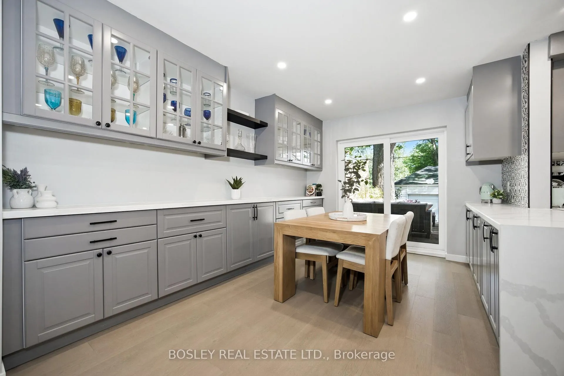 Photo 11 of 117 Oakcrest Avenue, Toronto, East End-Danforth — HOMEH
