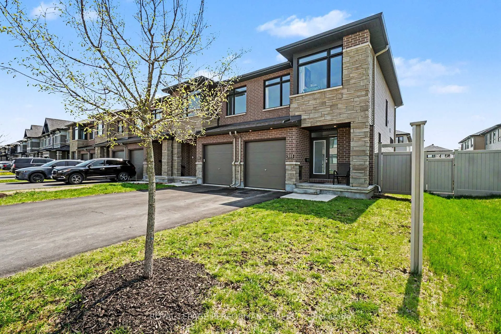 Photo 2 of 355 Cornice Street, Ottawa, Mer Bleue/Bradley Estates/Anderson Park — HOMEH
