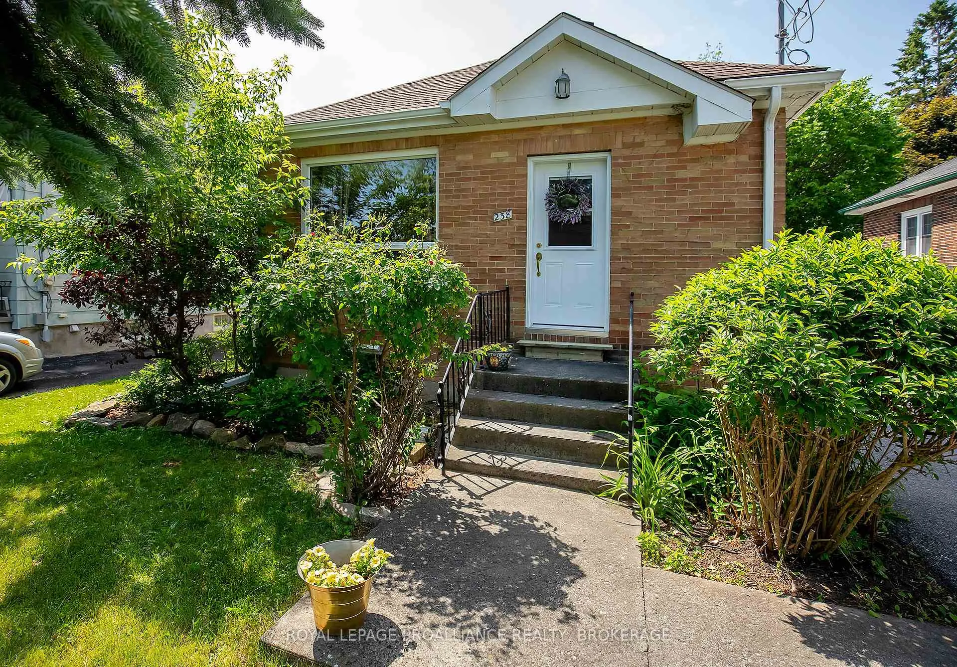 Front of 238 Mack Street
