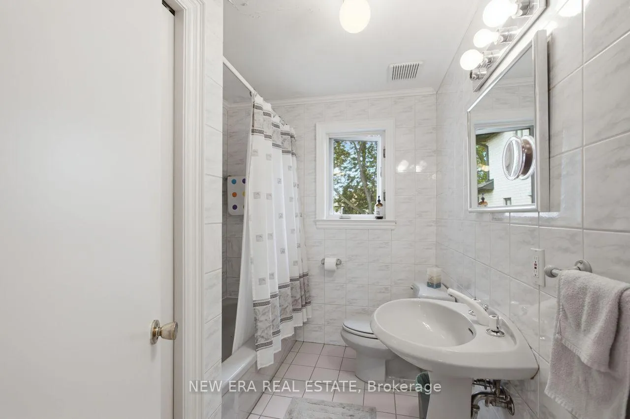 Photo 22 of 654 Bedford Park Avenue, Toronto, Bedford Park-Nortown — HOMEH