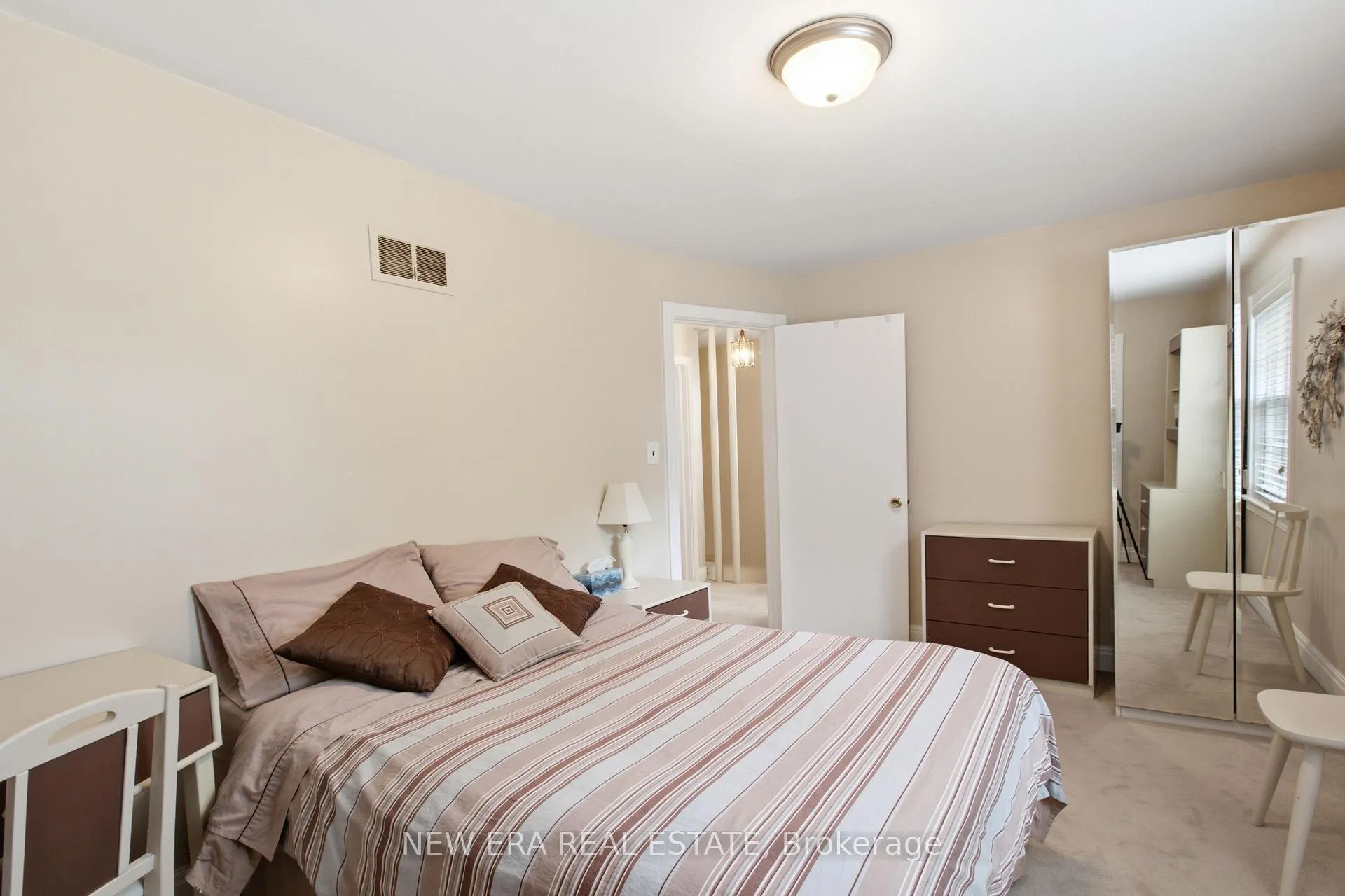 Photo 23 of 654 Bedford Park Avenue, Toronto, Bedford Park-Nortown — HOMEH