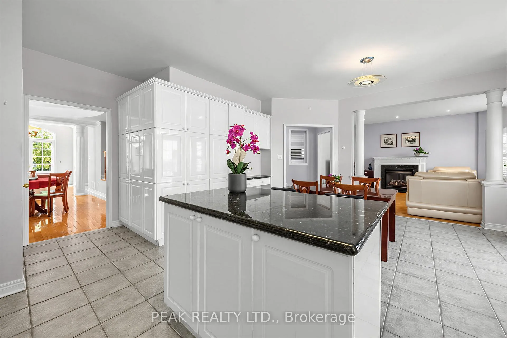 Photo 9 of 66 Hollylane Drive, Markham, Berczy — HOMEH