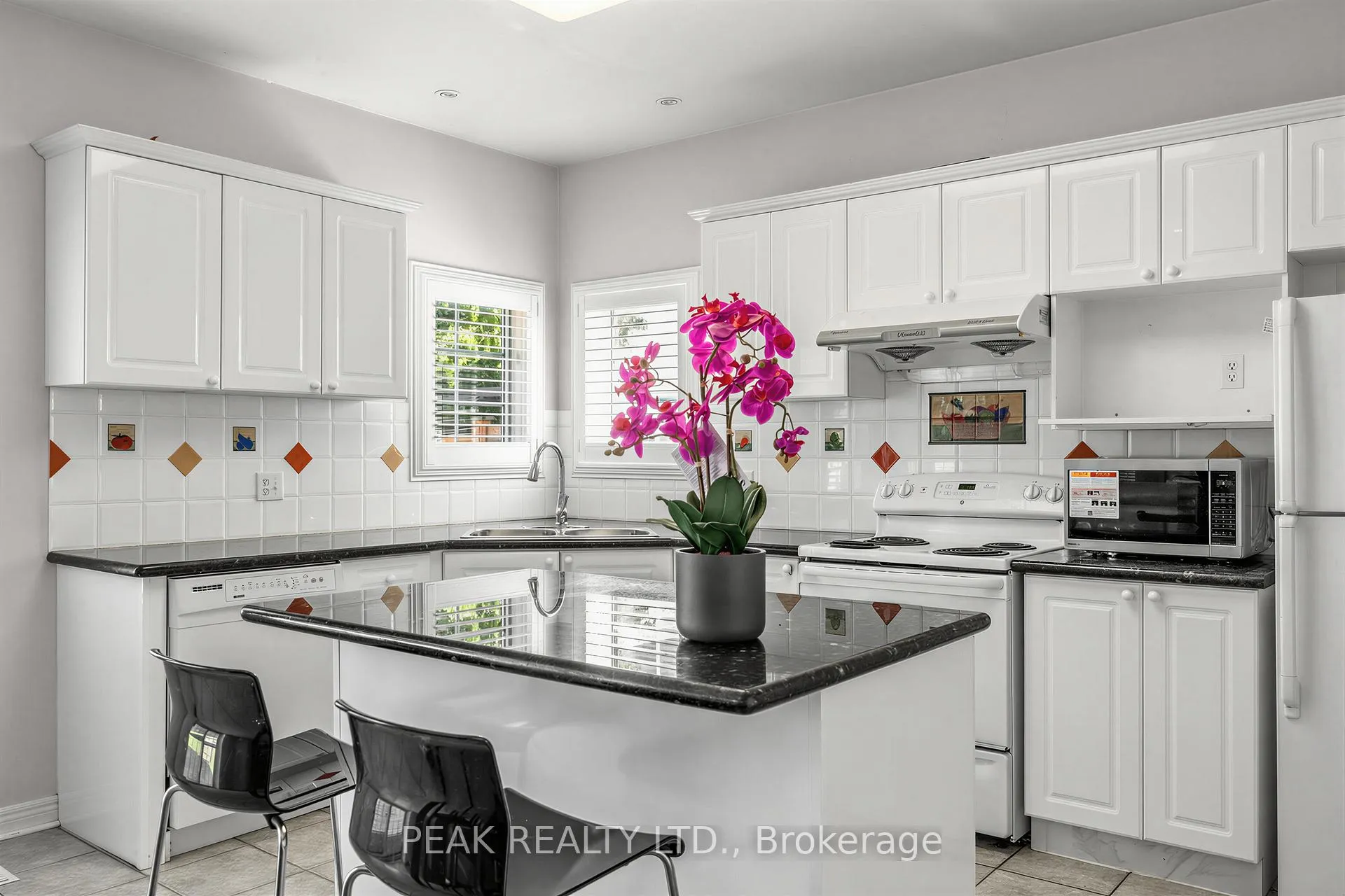 Photo 11 of 66 Hollylane Drive, Markham, Berczy — HOMEH