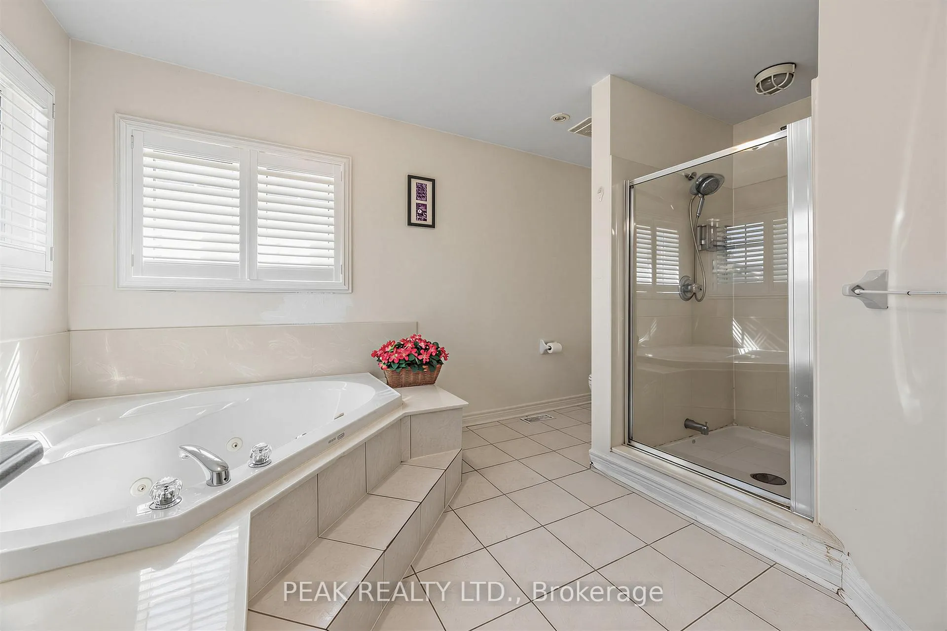 Photo 23 of 66 Hollylane Drive, Markham, Berczy — HOMEH