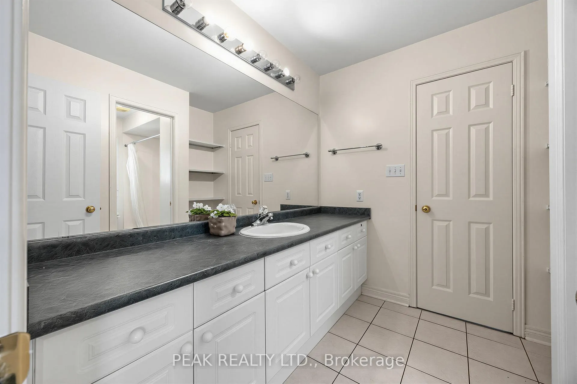 Photo 25 of 66 Hollylane Drive, Markham, Berczy — HOMEH