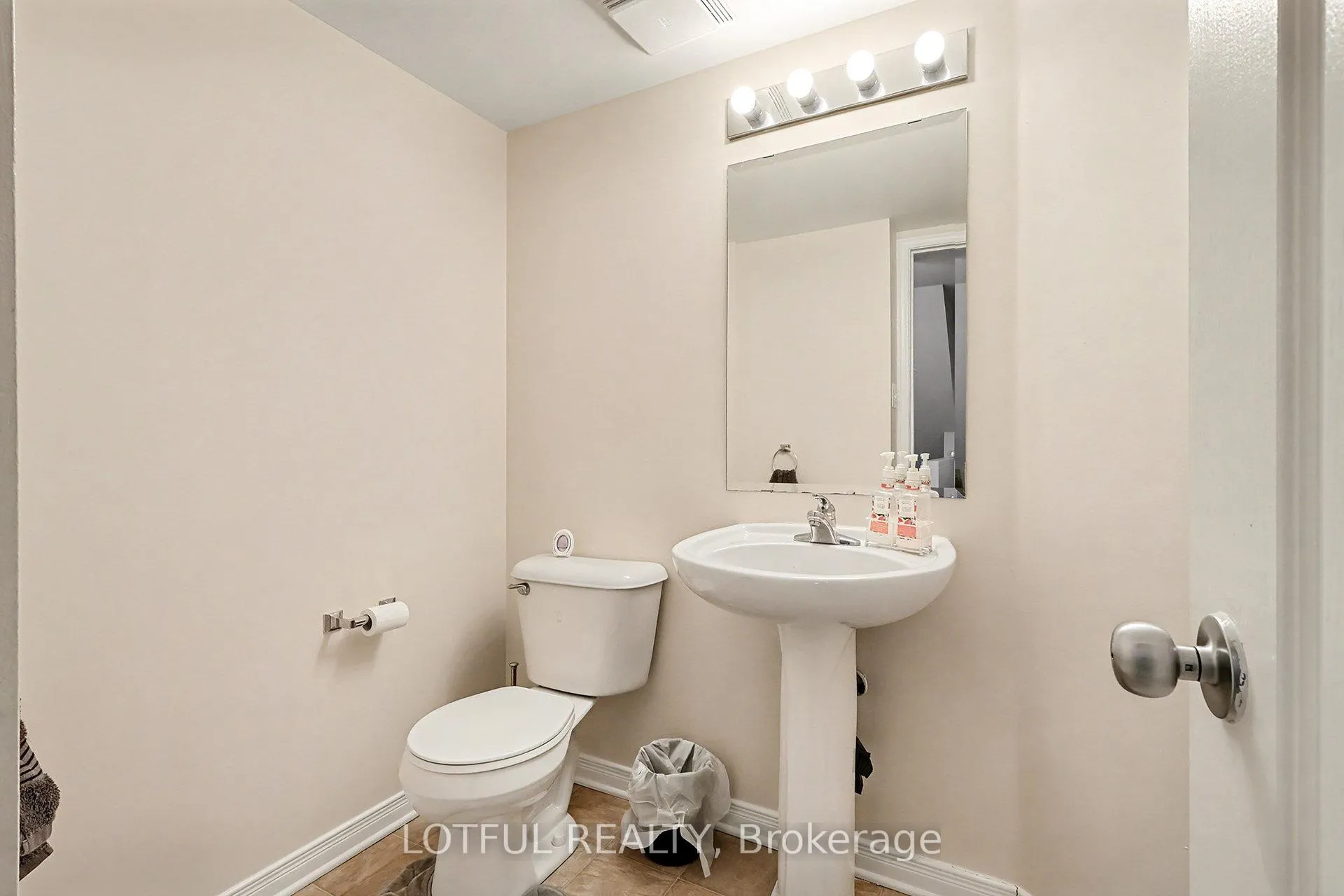 Photo 18 of 576 Lakeridge Drive, Ottawa, Avalon East — HOMEH