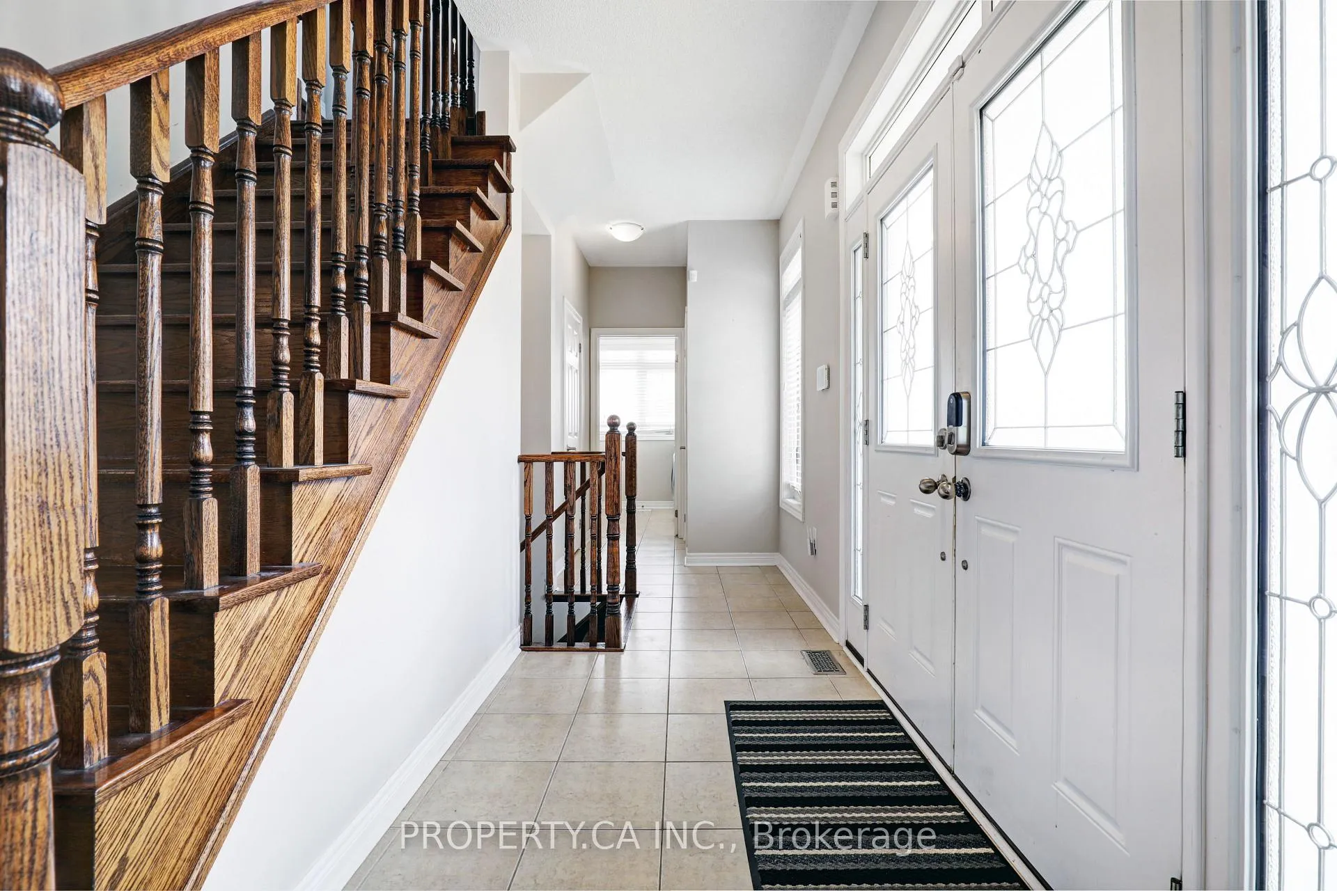 Photo 3 of 41 Spruce Pine Crescent, Vaughan, Patterson — HOMEH