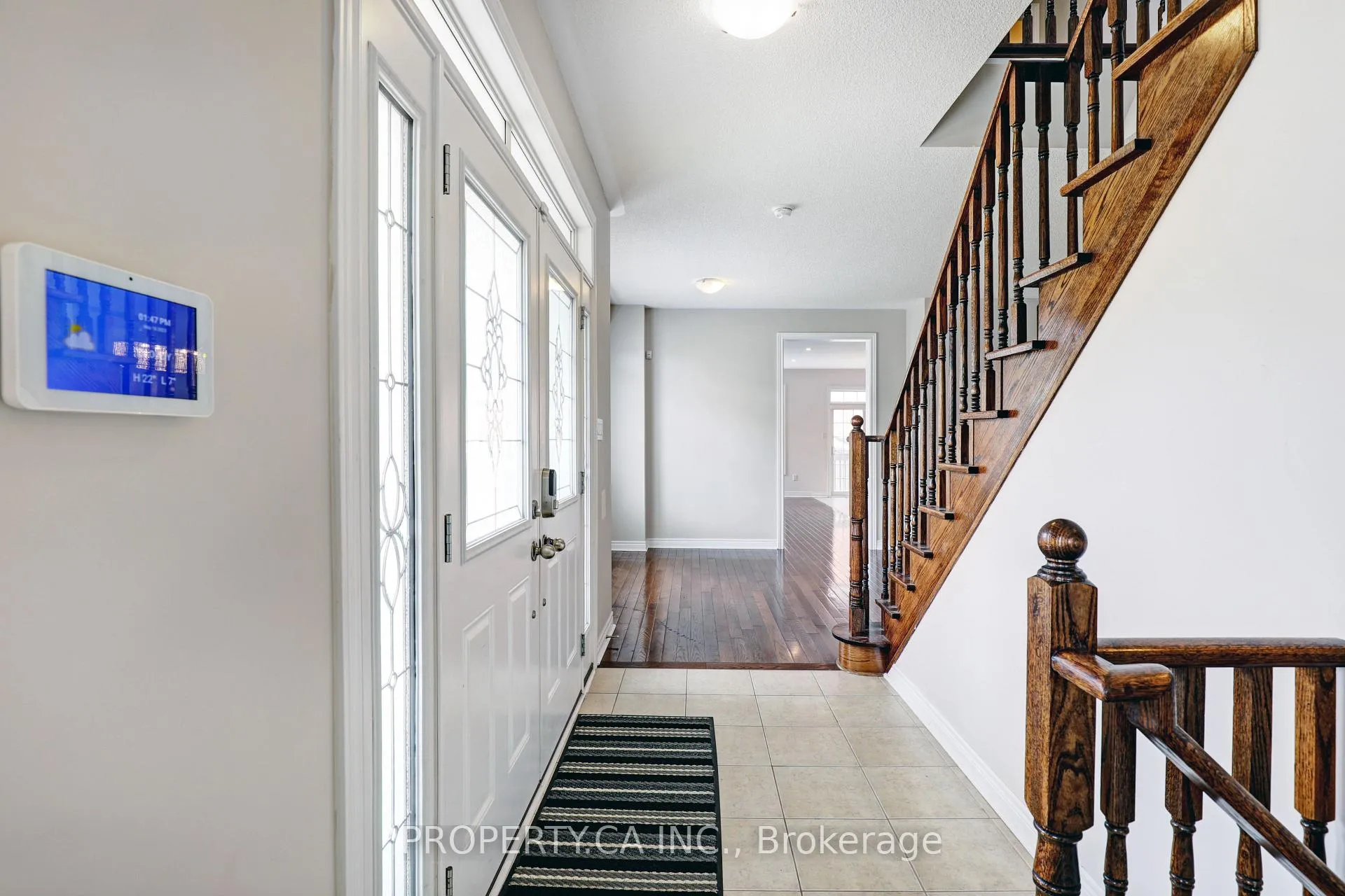 Photo 4 of 41 Spruce Pine Crescent, Vaughan, Patterson — HOMEH