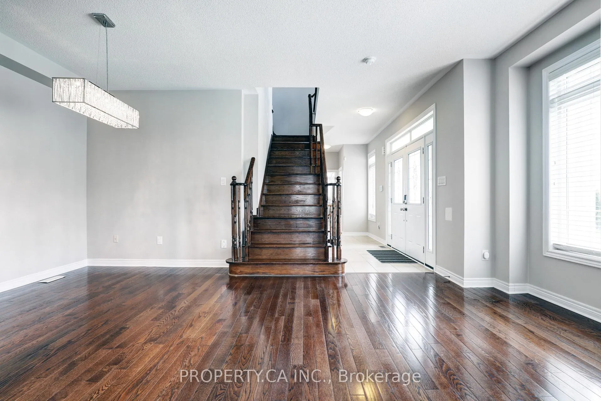 Photo 7 of 41 Spruce Pine Crescent, Vaughan, Patterson — HOMEH