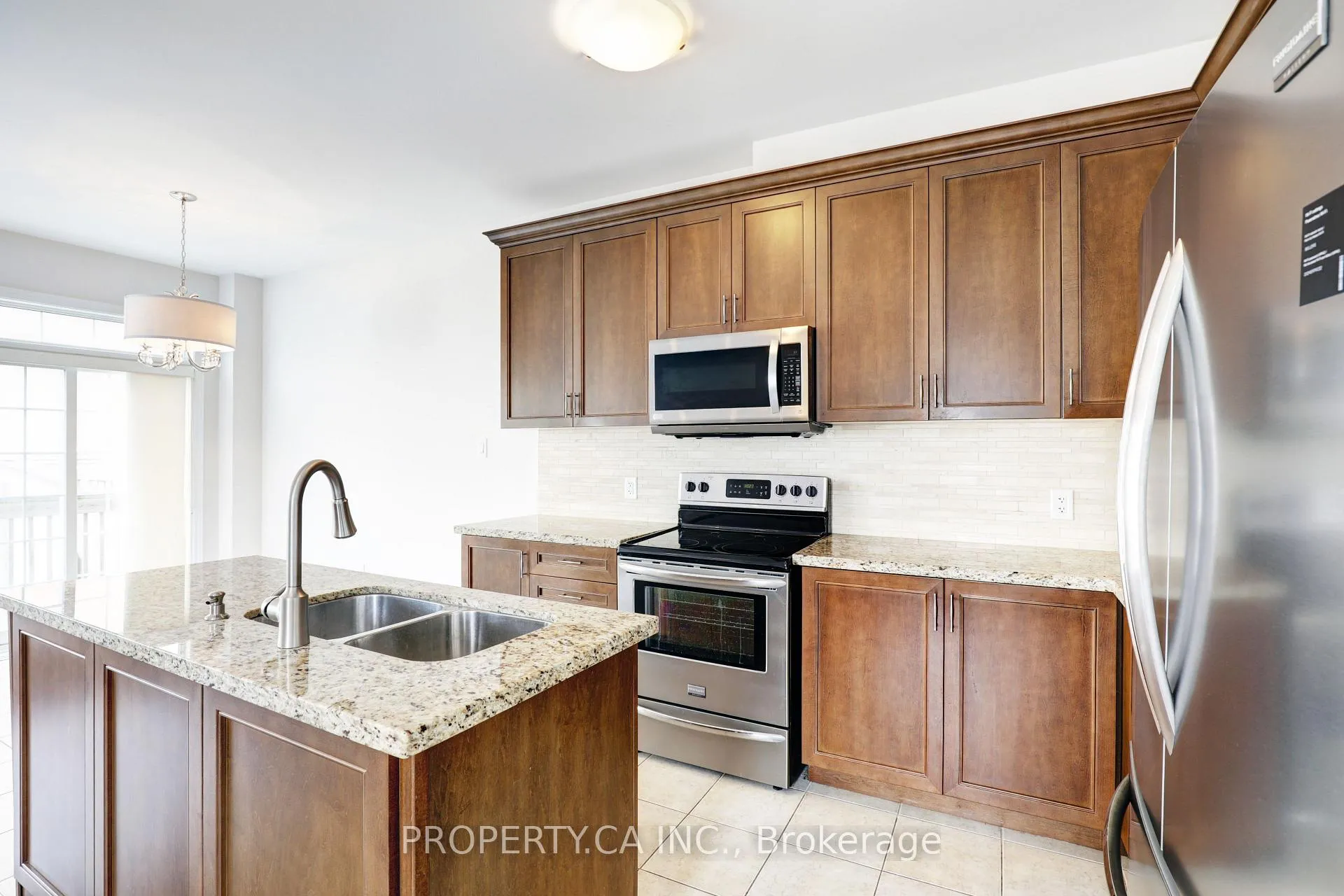 Photo 10 of 41 Spruce Pine Crescent, Vaughan, Patterson — HOMEH