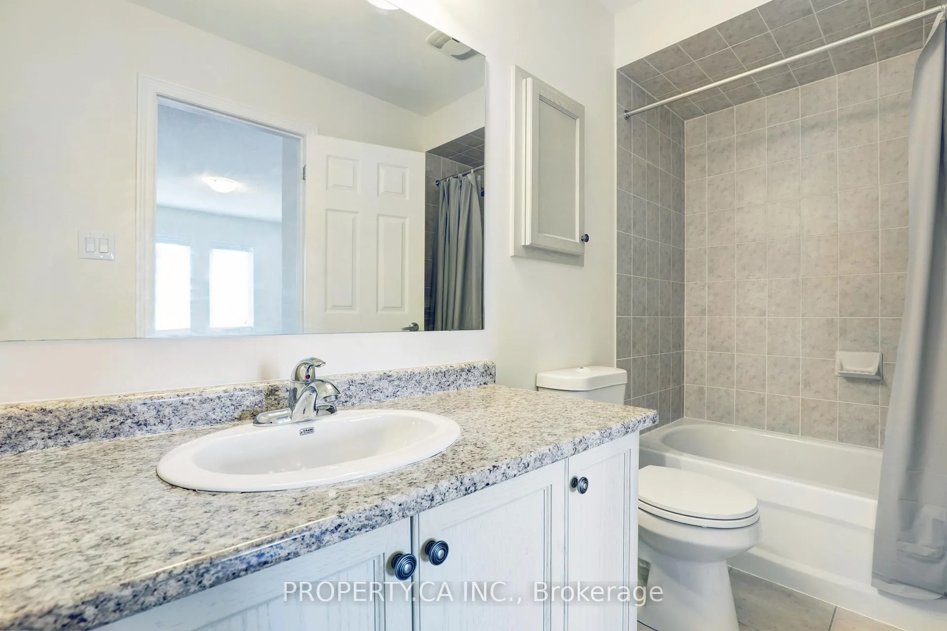 Photo 15 of 41 Spruce Pine Crescent, Vaughan, Patterson — HOMEH