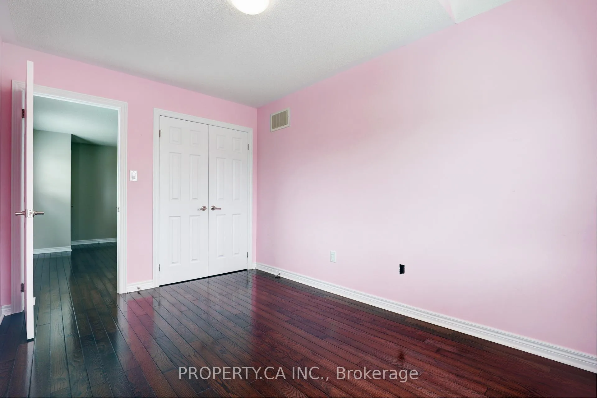 Photo 17 of 41 Spruce Pine Crescent, Vaughan, Patterson — HOMEH