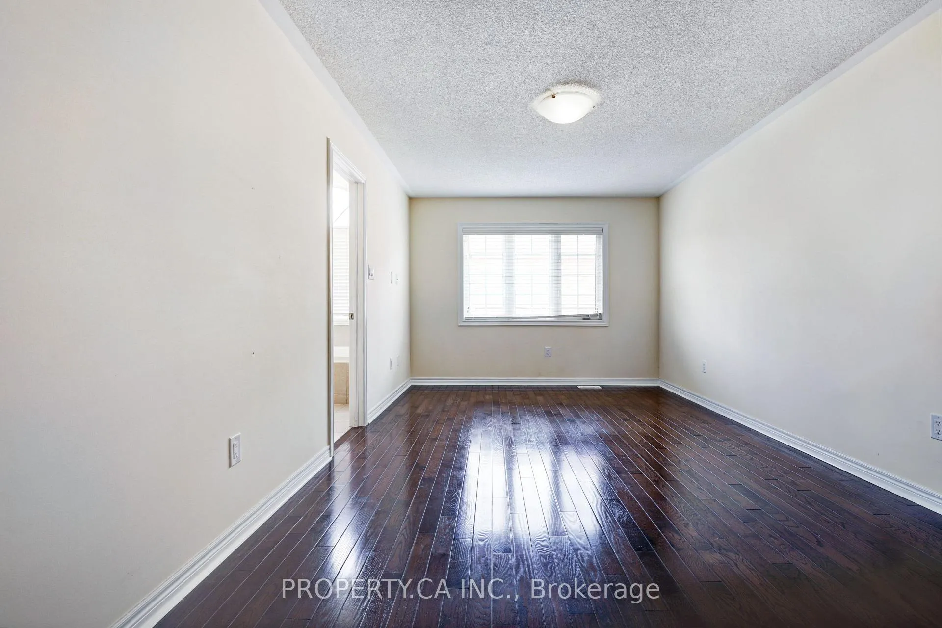 Photo 20 of 41 Spruce Pine Crescent, Vaughan, Patterson — HOMEH
